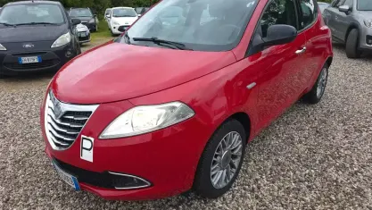 Usata Lancia Ypsilon Gold 69 CV (50 kW) 2012 Rosso Utilitaria