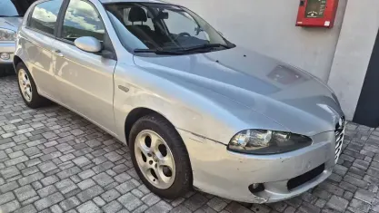 Usata Alfa Romeo 147 105 CV (77 kW) 2006 Grigio Utilitaria