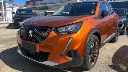 Arancione Usata 2022 Peugeot 2008 Allure SUV | 19.500 € (Buon prezzo)