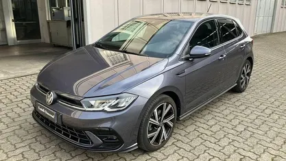 Usata VW Polo R-line 110 CV (80 kW) 2023 Smoky grey metallizzato Utilitaria
