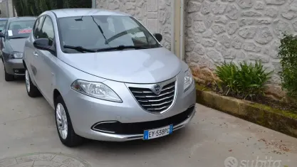 Usata Lancia Ypsilon 85 CV (62 kW) 2015 Grigio Utilitaria