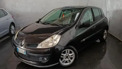 Usata Renault Clio II LE 75 CV (55 kW) 2007 Nero Berlina