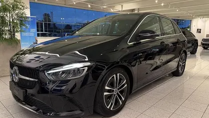 Usata Mercedes 180 Advanced 116 CV (85 kW) 2024 Nero cosmo Berlina