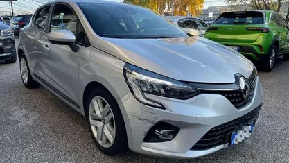 Argento Usata 2022 Renault Clio V Business Tre volumi | 9900 € (Ottimo prezzo)