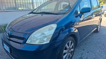 Usata Toyota Corolla Verso 129 CV (94 kW) 2005 Blu/azzurro Monovolume