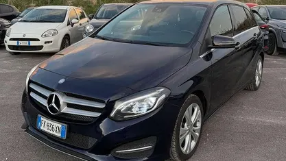Blu scuro Usata 2017 Mercedes B180 Business Monovolume | 11.500 € (Ottimo prezzo)