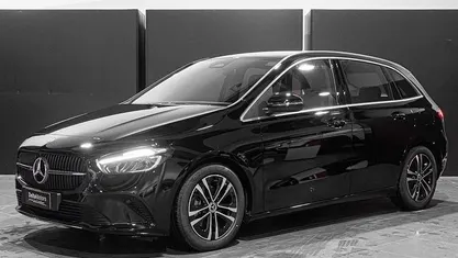 Nuova Mercedes B180 Advanced 116 CV (85 kW) 2025 Nero Monovolume