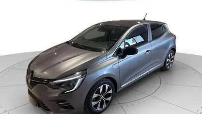 Usata 2023 Renault Clio V Evolution Tre volumi | 15.750 € (Buon prezzo)