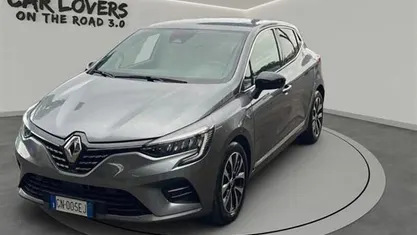 Usata Renault Clio V Techno 101 CV (74 kW) 2023 Grigio chiaro Utilitaria