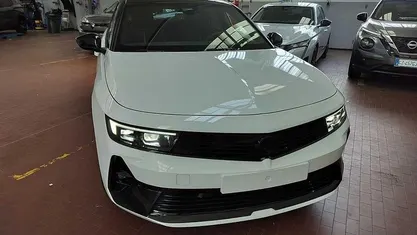 Bianco Nuova 2025 Opel Astra GSe Tre volumi | 31.900 € (Buon prezzo)