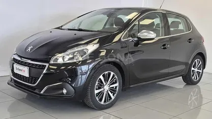 Nero Usata 2017 Peugeot 208 Allure Due volumi | 8900 € (Buon prezzo)