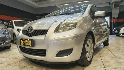 Usata Toyota Yaris Sol 101 CV (74 kW) 2010 Argento Utilitaria