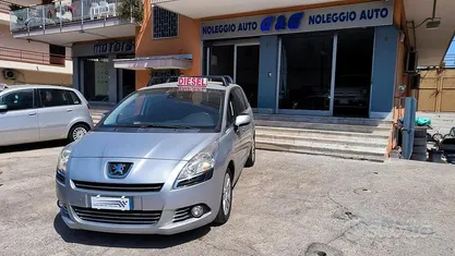 Argento Usata 2010 Peugeot 5008 Monovolume | 4999 € (Buon prezzo)