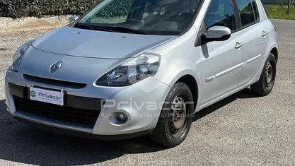 Usata Renault Clio II Dynamique 75 CV (55 kW) 2011 Gray Berlina