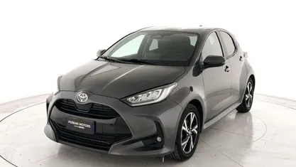 Usata Toyota Yaris Hybrid Trend 92 CV (67 kW) 2025 Grigio