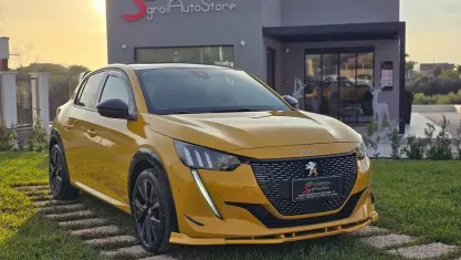 Begagnad Peugeot 208 GT 101 HK (74 kW) 2023 Gul Halvkombi