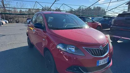Usata Lancia Ypsilon Silver 69 CV (50 kW) 2023 Rosso Utilitaria