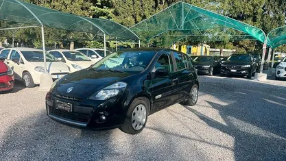 Nero Usata 2010 Renault Clio II Tre volumi | 3400 € (Buon prezzo)
