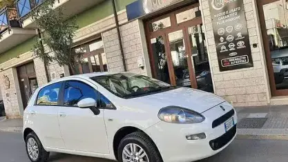 Usata Fiat Punto Lounge 78 CV (57 kW) 2014 Bianco pastello Utilitaria
