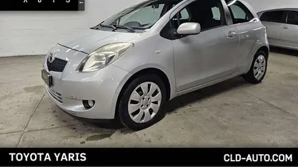 Usata Toyota Yaris Sol 87 CV (63 kW) 2007 Grigio Utilitaria