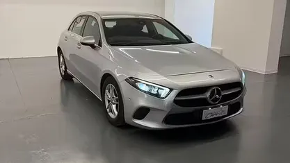Usata Mercedes A180 Executive 116 CV (85 kW) 2019 Grigio Berlina