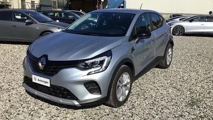 Usata Renault Captur Zen 143 CV (105 kW) 2022 Argento SUV