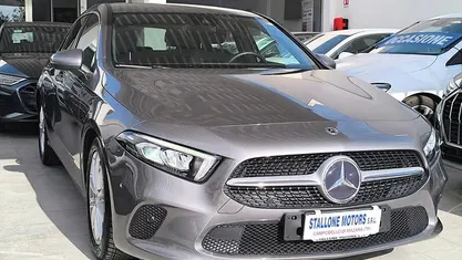 Usata Mercedes A180 Business 116 CV (85 kW) 2021 Grigio Berlina
