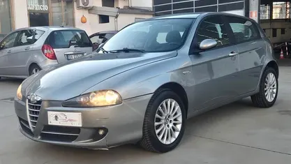 Usata Alfa Romeo 147 120 CV (88 kW) 2006 Grigio Utilitaria