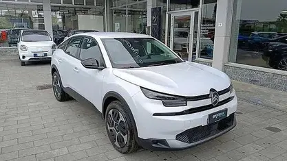 Okenite white Nuova 2025 Citroën C4 PureTech Tre volumi | 21.450 € (Buon prezzo)