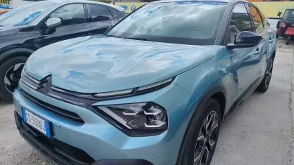 Begagnad Citroën e-C4 Feel 56 kW (77 HK) 2024 Grön Sedan
