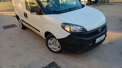 Usata Fiat Doblò 105 CV (77 kW) 2022 Bianco Monovolume
