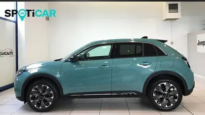 Blu/azzurro Usata 2024 Fiat 600E La Prima SUV | 22.350 € (Buon prezzo)
