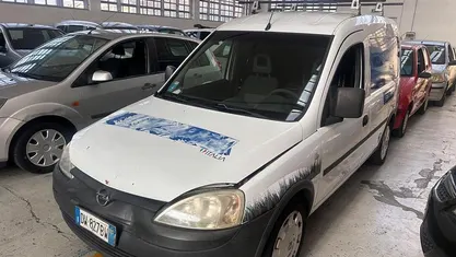 Usata Opel Combo 96 CV (70 kW) 2009 Monovolume