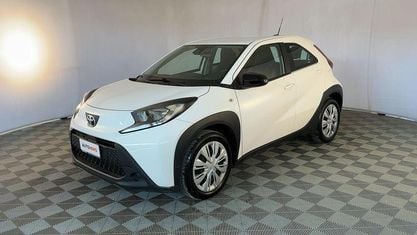 Second-hand Toyota Aygo X Active 72 CP (52 kW) 2023 Alb SUV