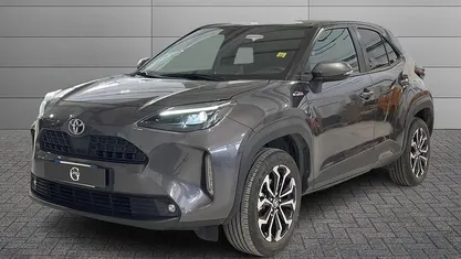 Usata Toyota Yaris Cross Trend 92 CV (67 kW) 2022 Grigio scuro met. SUV
