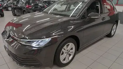 Usata VW Golf VIII Life 110 CV (80 kW) 2022 Grigio Berlina