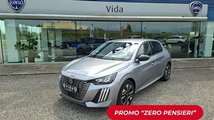 Usata Peugeot 208 Allure 101 CV (74 kW) 2025 Grigio artense met. Utilitaria