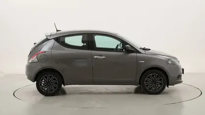Begagnad Lancia Ypsilon Gold 69 HK (50 kW) 2022 Halvkombi