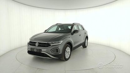 Używany VW T-Roc R-line 150 KM (110 kW) 2024 Szary SUV