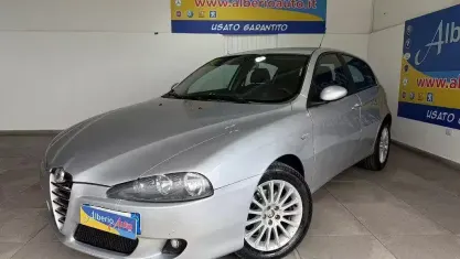 Usata Alfa Romeo 147 Distinctive 120 CV (88 kW) 2005 Argento Utilitaria