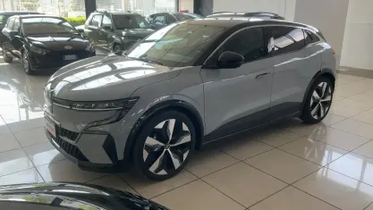 Usata Renault Megane E-Tech Techno 160 kW (218 CV) 2023 Grigio Berlina