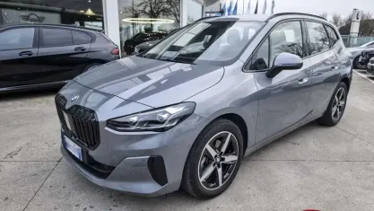 Begagnad BMW 218 Shadowline 136 HK (100 kW) 2025 Grå Kombi