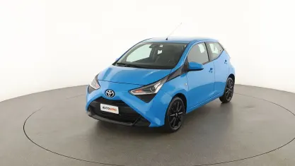 Usata Toyota Aygo X-play 72 CV (52 kW) 2019 Blu Utilitaria