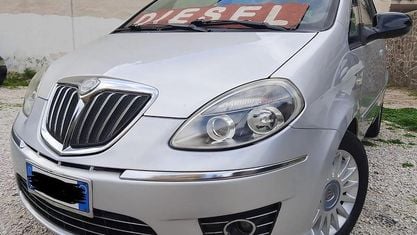 Usata Lancia Musa 95 CV (69 kW) 2012 Grigio Monovolume