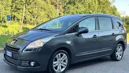 Usata Peugeot 5008 Active 115 CV (84 kW) 2013 Grigio Monovolume