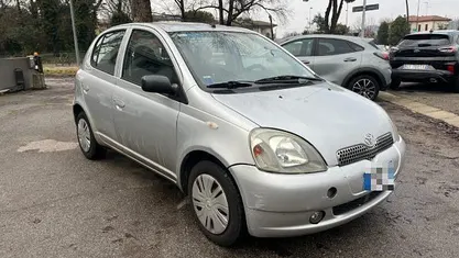 Argento pastello Usata 2003 Toyota Yaris Berlina | 1250 € (Ottimo prezzo)