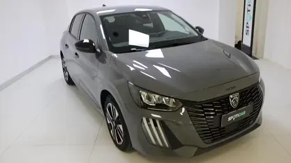 Usata Peugeot 208 Allure 101 CV (74 kW) 2025 Grigio selenium Utilitaria
