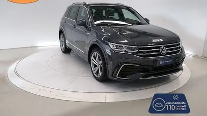 Grigio scuro Usata 2021 VW Tiguan R-line SUV | 26.400 € (Buon prezzo)