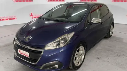 Blu/azzurro Usata 2017 Peugeot 208 Active Due volumi | 8900 € (Buon prezzo)