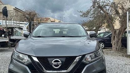 Usado Nissan Qashqai Acenta 110 HP (80 kW) 2018 Cinzento SUV